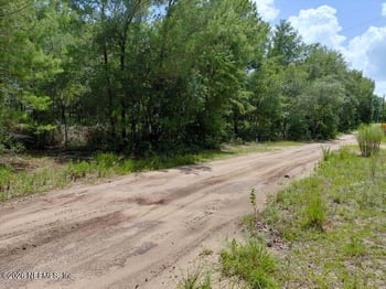 108 5th St, Melrose, FL 32666