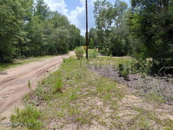 108 5th St, Melrose, FL 32666