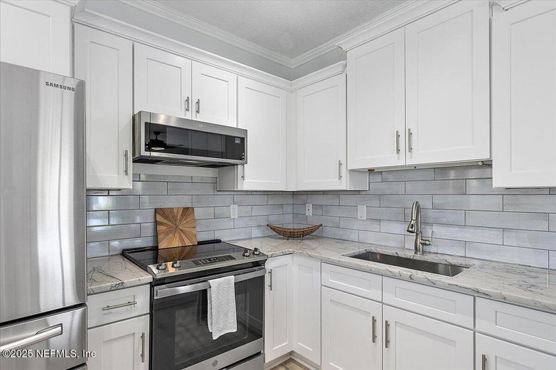 108 8th Ave N #B, Jacksonville Beach, FL 32250