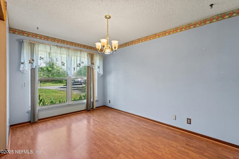 1083 Kings Rd, Neptune Beach, FL 32266