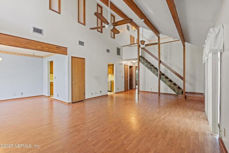 1083 Kings Rd, Neptune Beach, FL 32266