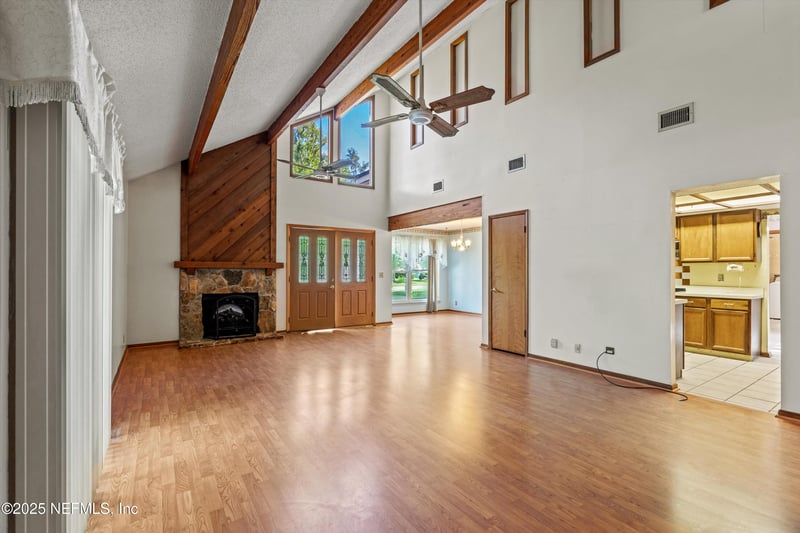 1083 Kings Rd, Neptune Beach, FL 32266