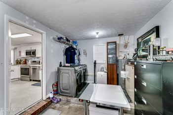 1084 Sawyerwood Dr, Jacksonville, FL 32221