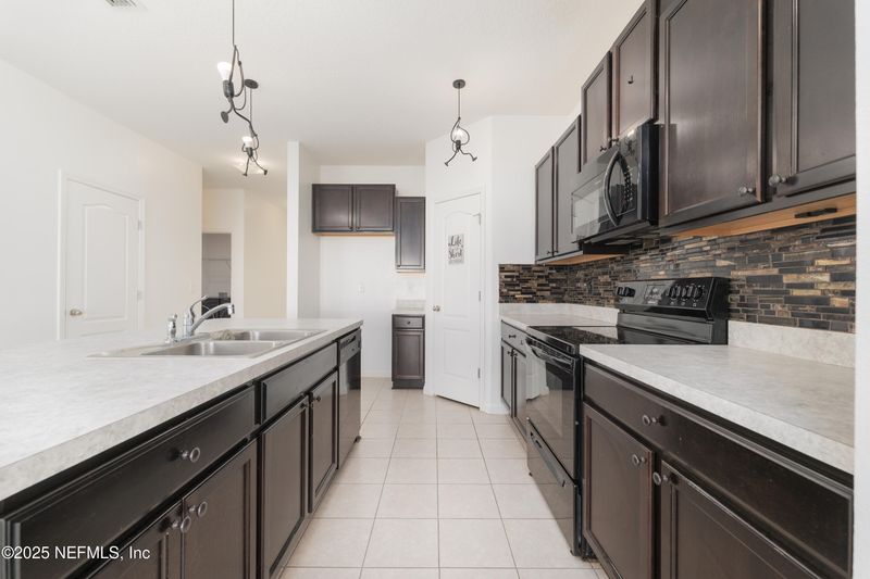 10846 Ventnor Ave, Jacksonville, FL 32218