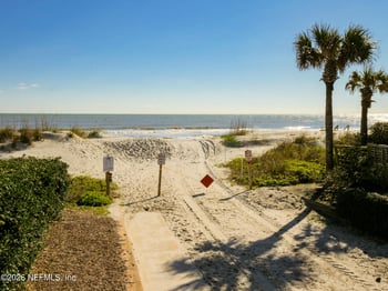 109 Pine St, Atlantic Beach, FL 32233