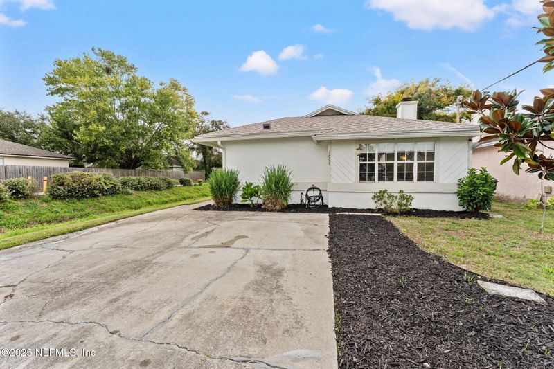 1093 Hibiscus St, Atlantic Beach, FL 32233