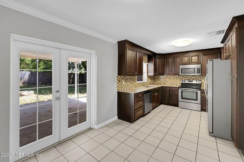11 Millie Dr, Jacksonville Beach, FL 32250