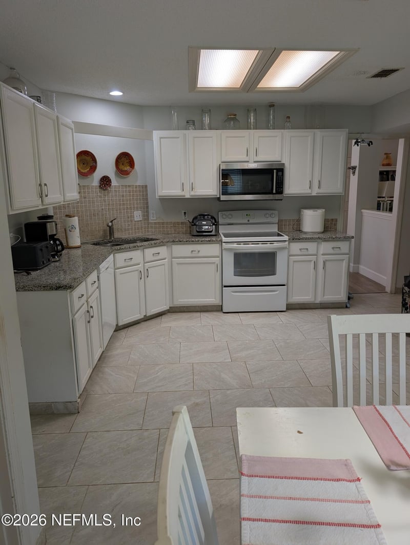 11051 Sky Lark Dr, Jacksonville, FL 32257