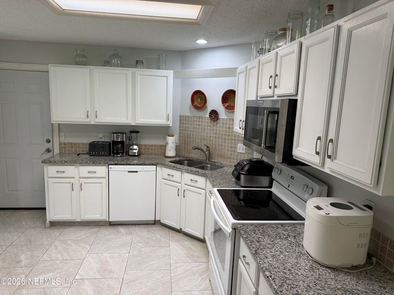 11051 Sky Lark Dr, Jacksonville, FL 32257