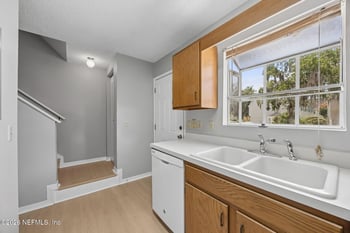 111 1st St #28, Jacksonville, FL 32206
