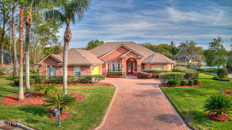 1111 Victory Lake Dr, Jacksonville, FL 32221