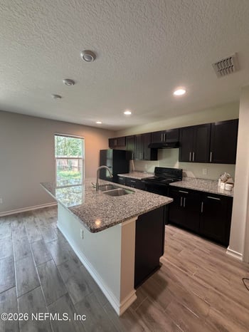 11126 Pine St, Jacksonville, FL 32218