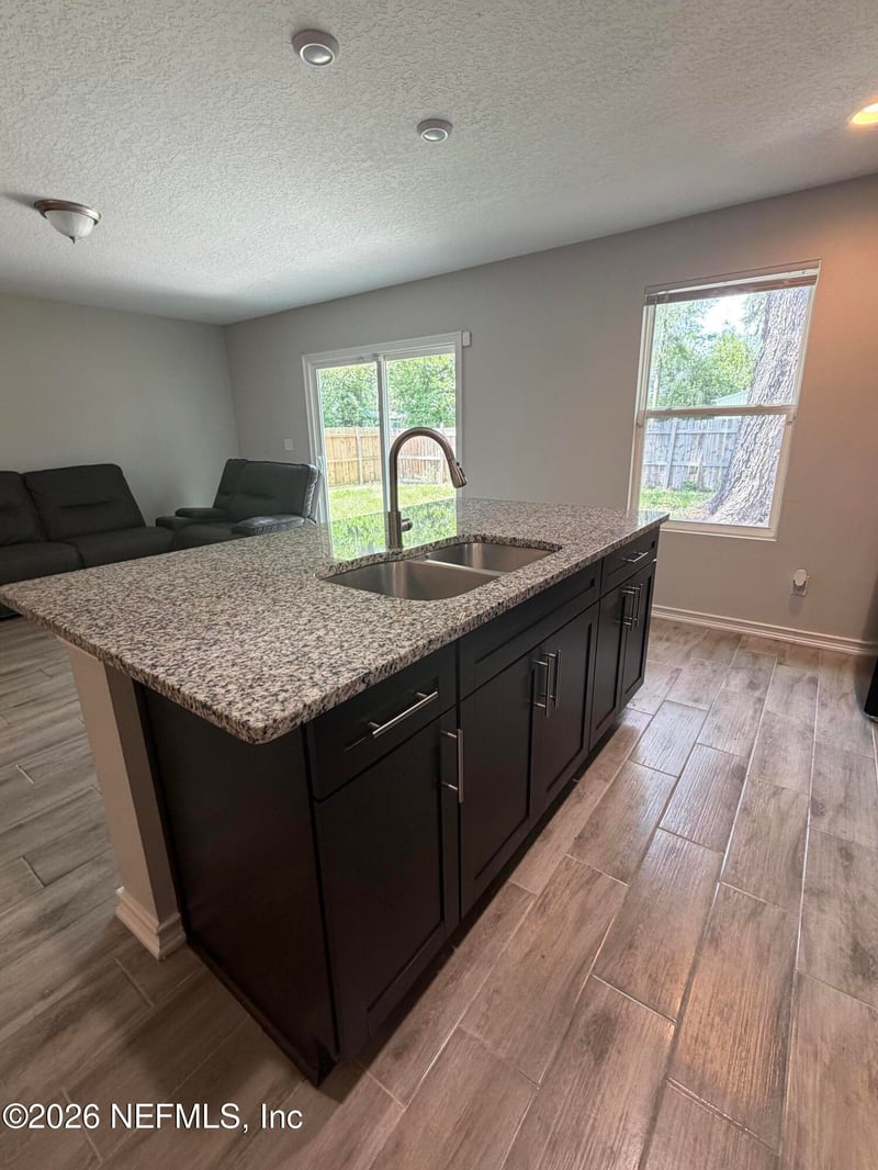 11126 Pine St, Jacksonville, FL 32218
