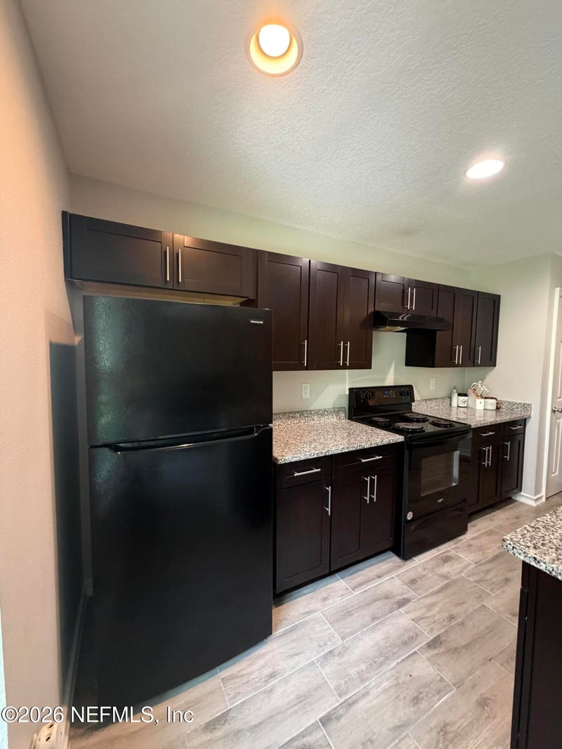 11126 Pine St, Jacksonville, FL 32218