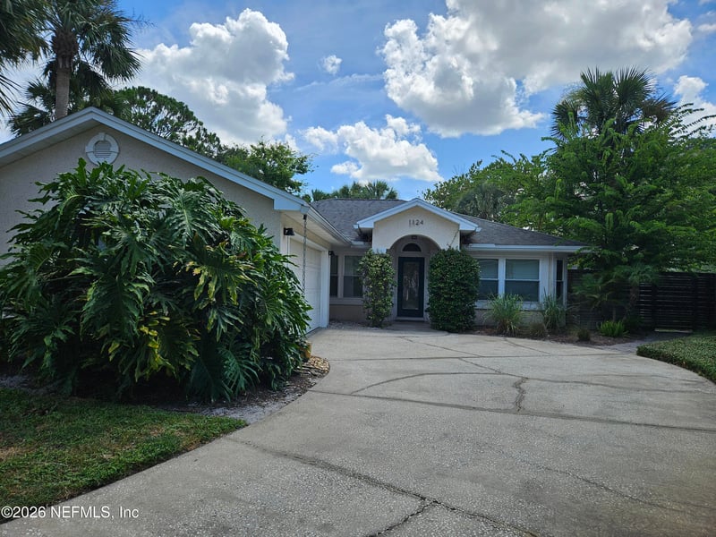 1124 Linkside Ct W, Atlantic Beach, FL 32233