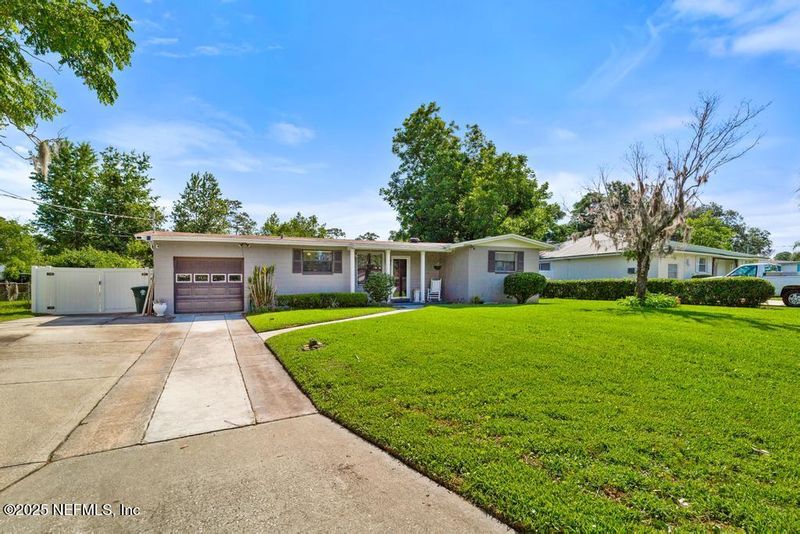 1133 Gunka Rd, Jacksonville, FL 32216