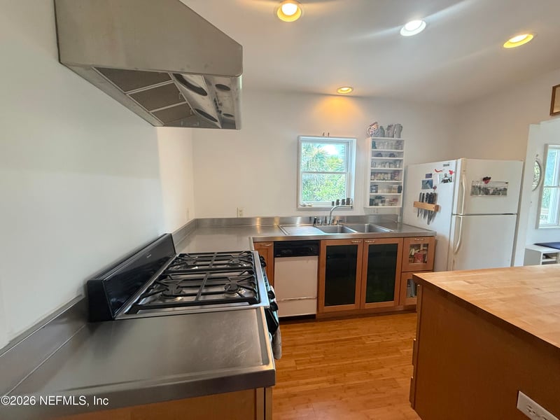 115 Azalea Pl, Neptune Beach, FL 32266