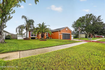 11518 Brian Lakes Dr N, Jacksonville, FL 32221