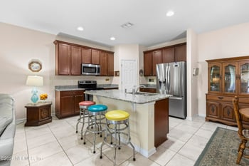 11716 Parker Lakes Dr, Jacksonville, FL 32221
