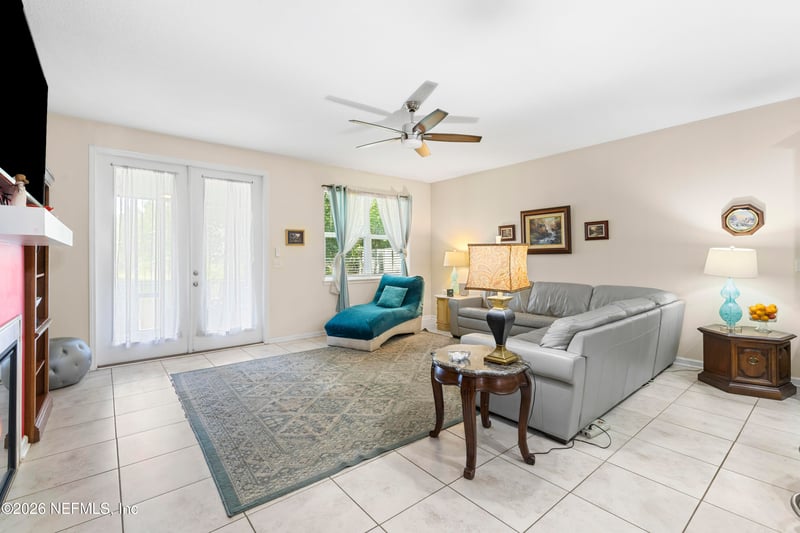 11716 Parker Lakes Dr, Jacksonville, FL 32221