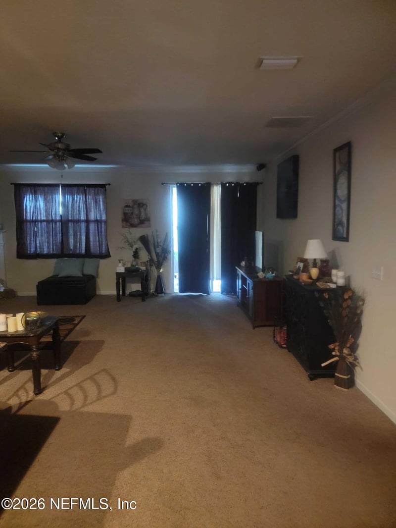 11722 Parker Lakes Dr, Jacksonville, FL 32221