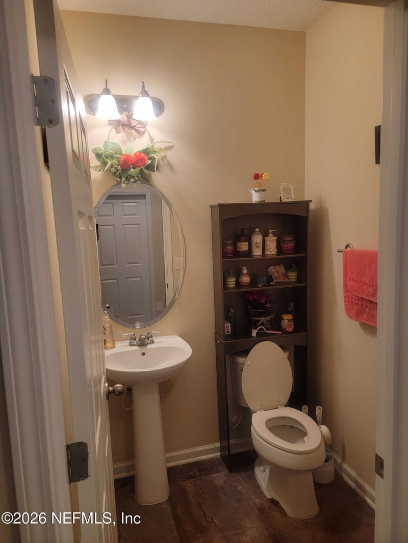 11722 Parker Lakes Dr, Jacksonville, FL 32221
