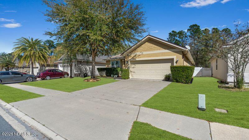 11768 Lake Bend Cir, Jacksonville, FL 32218