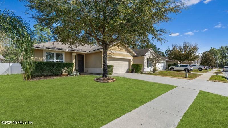 11768 Lake Bend Cir, Jacksonville, FL 32218