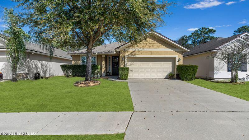 11768 Lake Bend Cir, Jacksonville, FL 32218