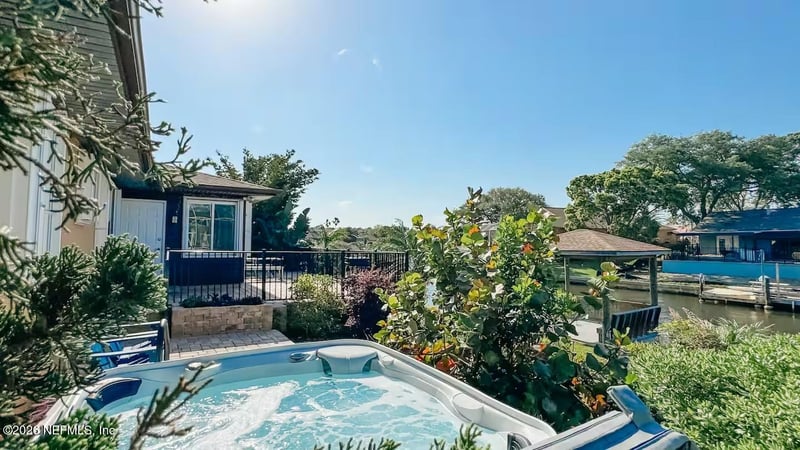 12 Collinson Ct, Palm Coast, FL 32137