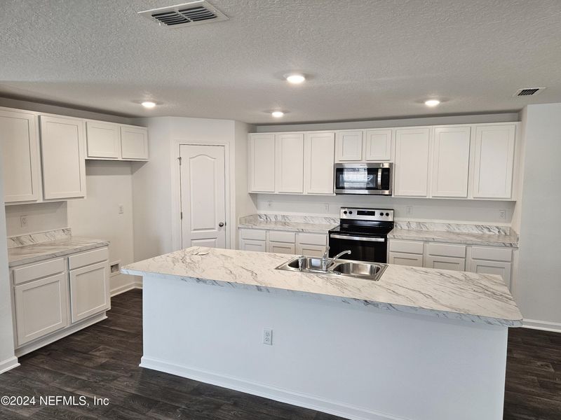 12154 Green Thicket Ln, Jacksonville, FL 32219