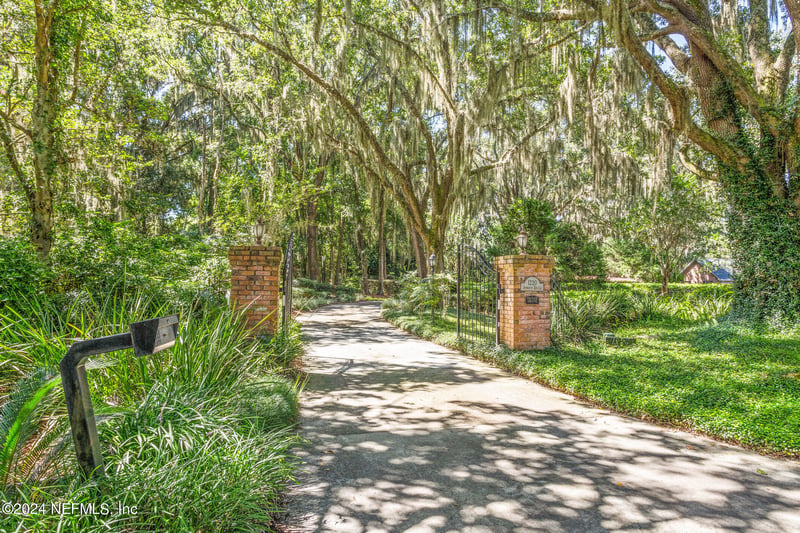 1220 Journeys End Ln, Jacksonville, FL 32223
