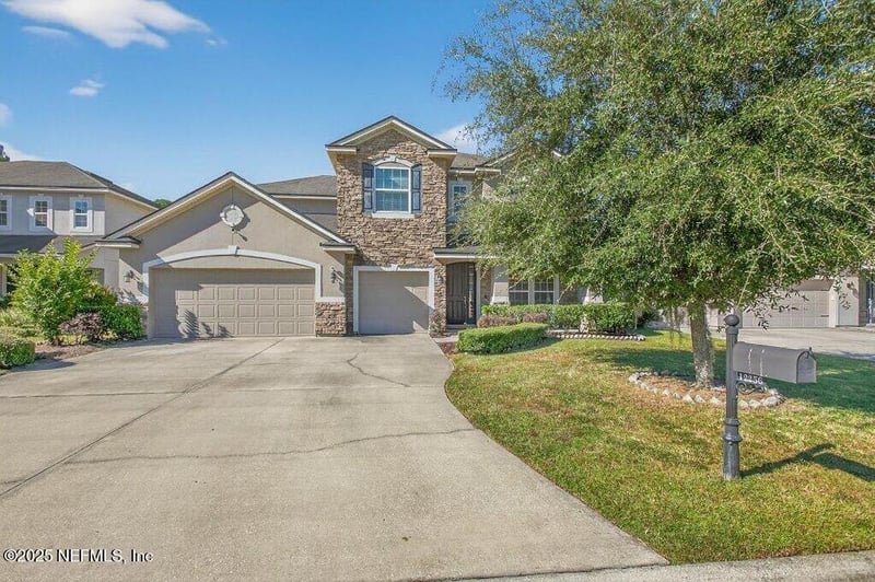 12256 Silverthorn Ct, Jacksonville, FL 32258
