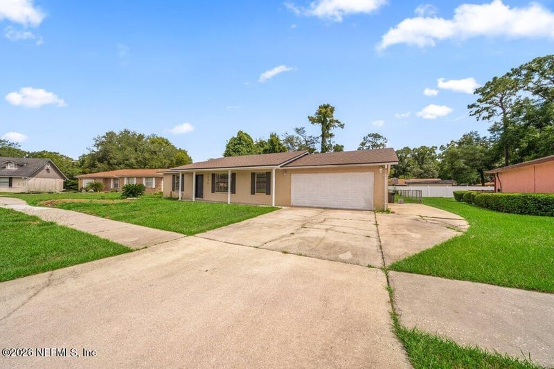 1235 Squirrel Ln N, Jacksonville, FL 32218