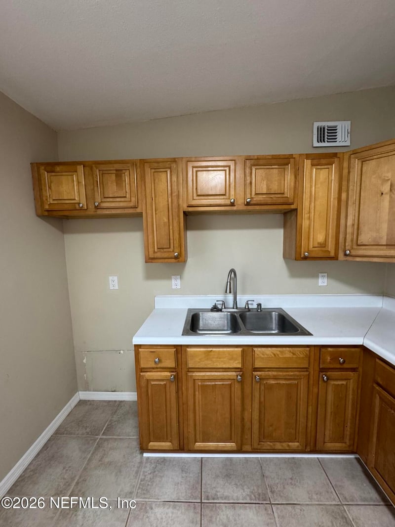 1240 S Briarcliff Rd S, Jacksonville, FL 32218