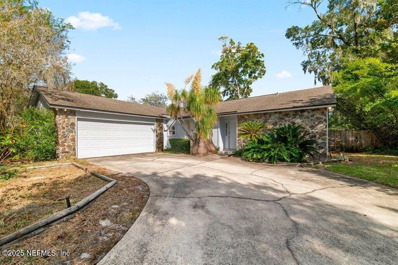 12437 Mike Dr, Jacksonville, FL 32223
