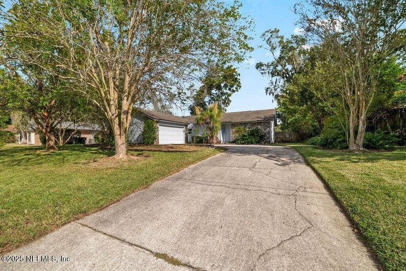 12437 Mike Dr, Jacksonville, FL 32223