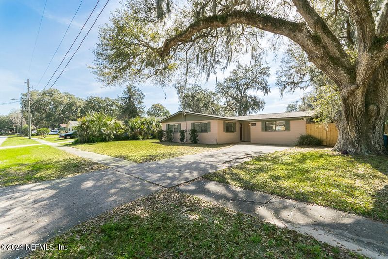 1264 Nipigon Ave S, Atlantic Beach, FL 32233