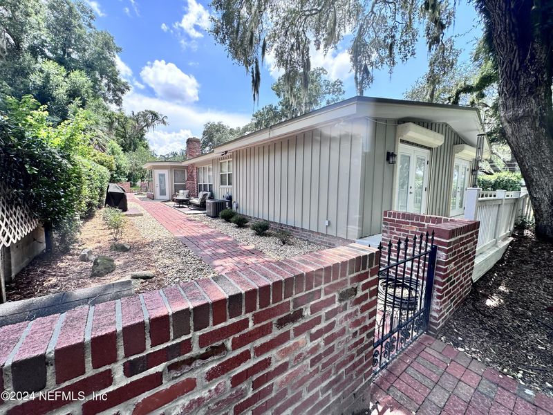 1283 Harbor Oaks Rd, Jacksonville, FL 32207