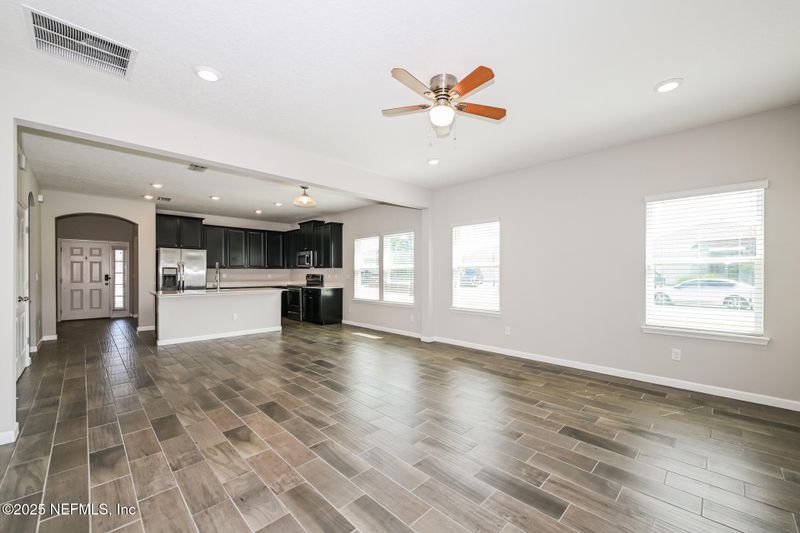 1294 Kendall Dr, Jacksonville, FL 32211