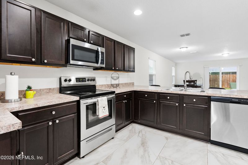 1301 Sarahs Landing Dr, Jacksonville, FL 32221