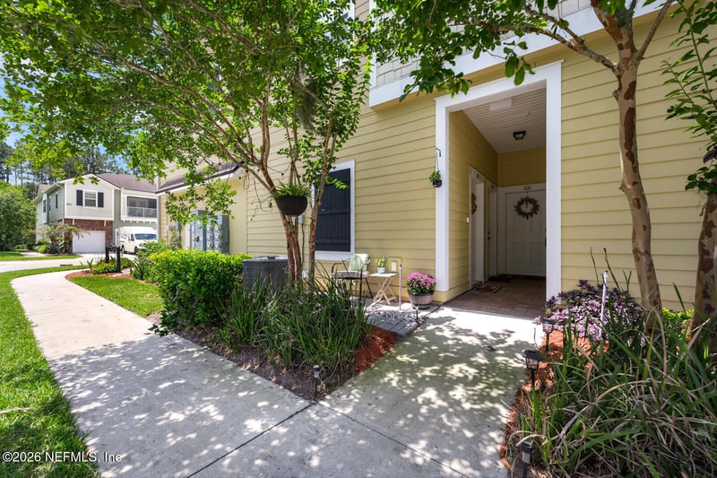 131 Burnett Ct #101, St Johns, FL 32259