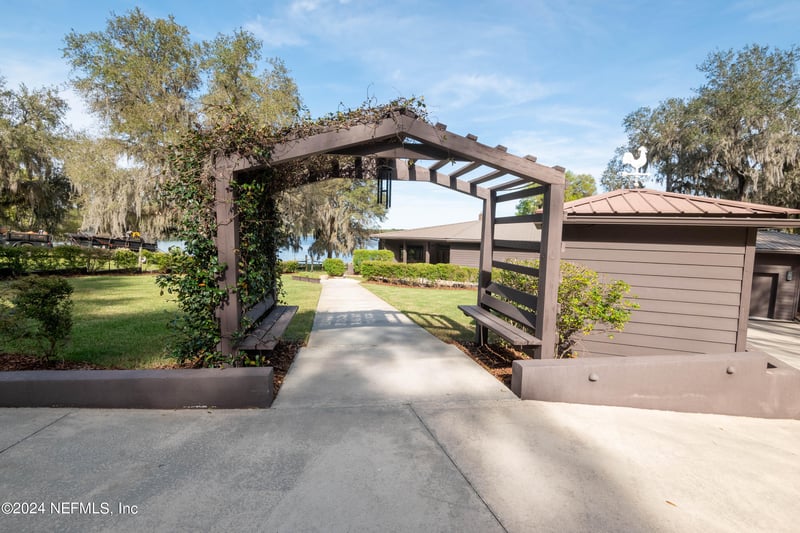 131 Quad Dr, Melrose, FL 32666