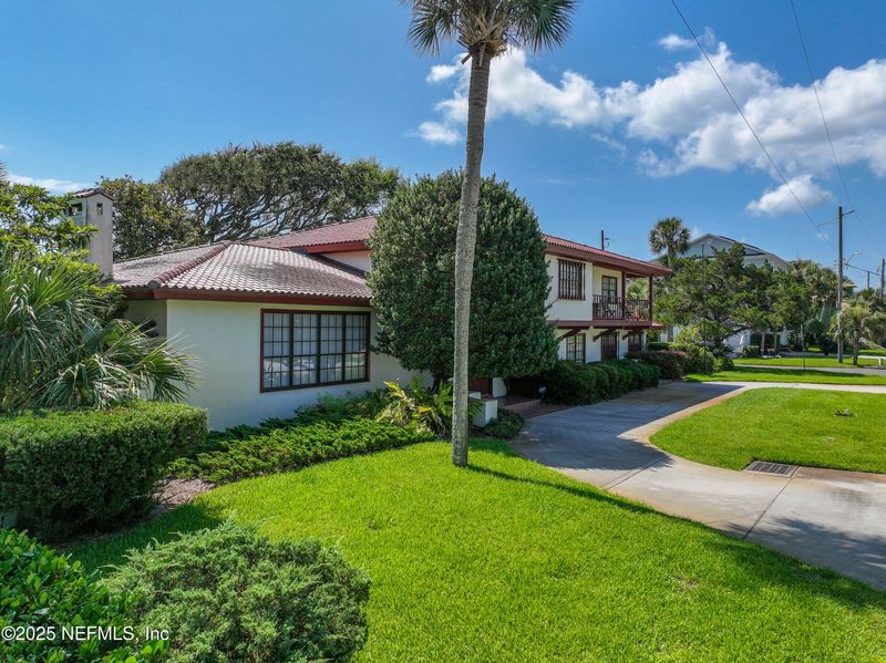 1313 E Coast Dr, Atlantic Beach, FL 32233