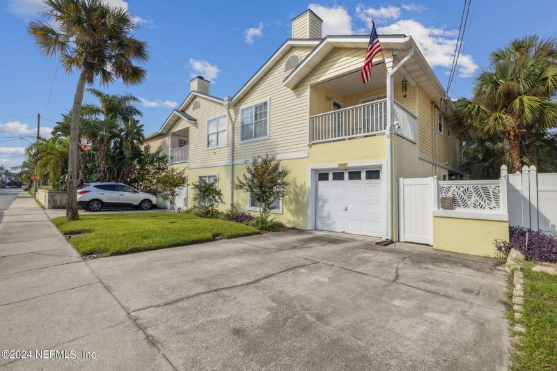 132 E East Coast Dr, Atlantic Beach, FL 32233