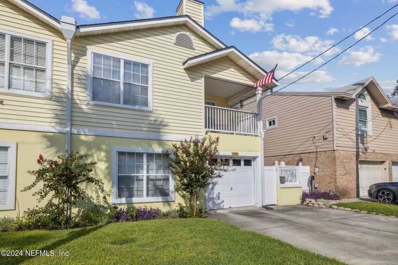 132 E East Coast Dr, Atlantic Beach, FL 32233
