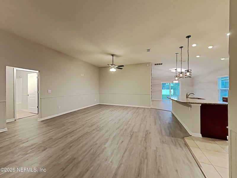 13471 Devan Lee Dr E, Jacksonville, FL 32226