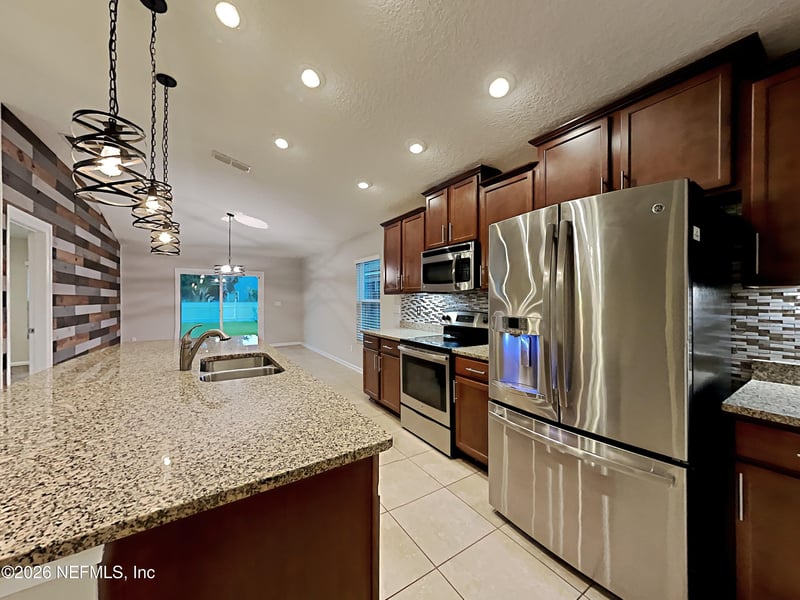 13471 Devan Lee Dr E, Jacksonville, FL 32226