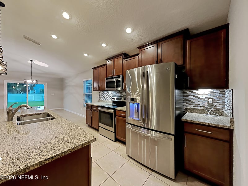 13471 Devan Lee Dr E, Jacksonville, FL 32226