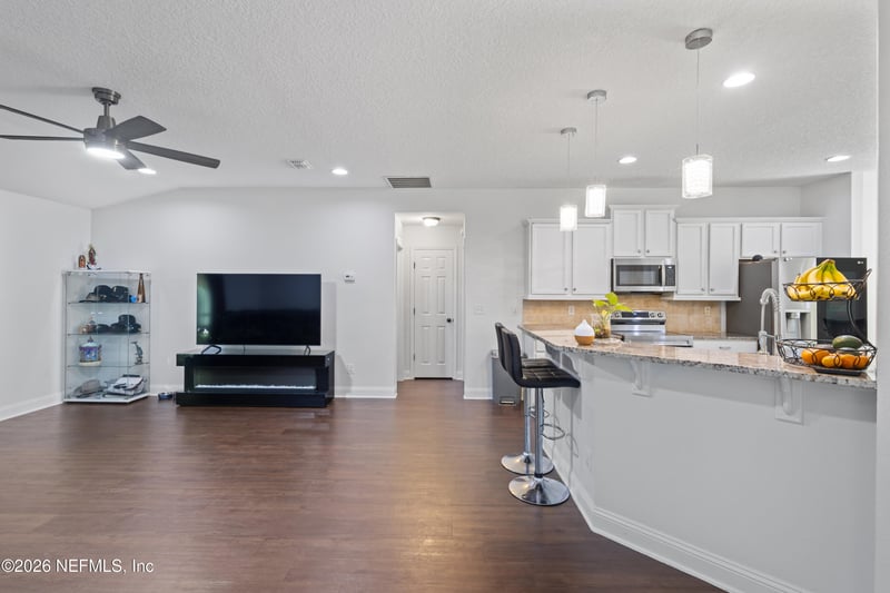 1350 River Hills Cir E, Jacksonville, FL 32211